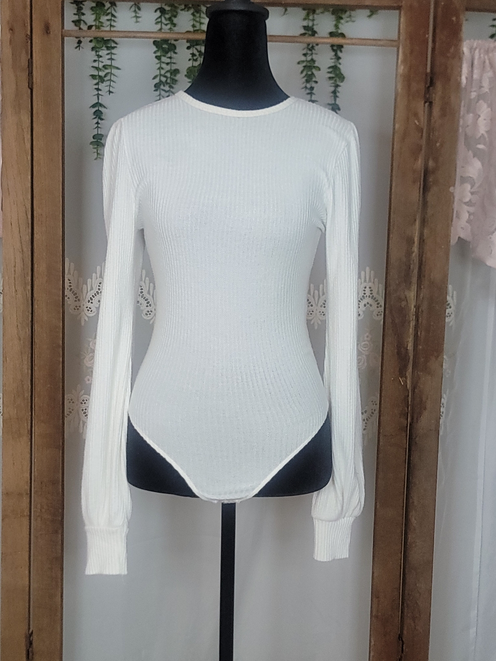 Hollister White Ribbed Knit Long Sleeve Bodysuit Balloon Sleeve Women's Small - Picture 3 of 6